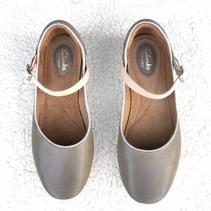 *Clarks Artesian Ballet Flats